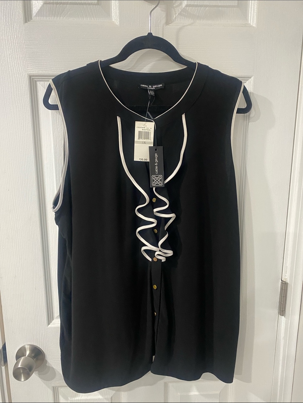 Cable & Gauge Woman NWT Blouse 1X Black Sleeveless Ruffle Front Gold Button Top